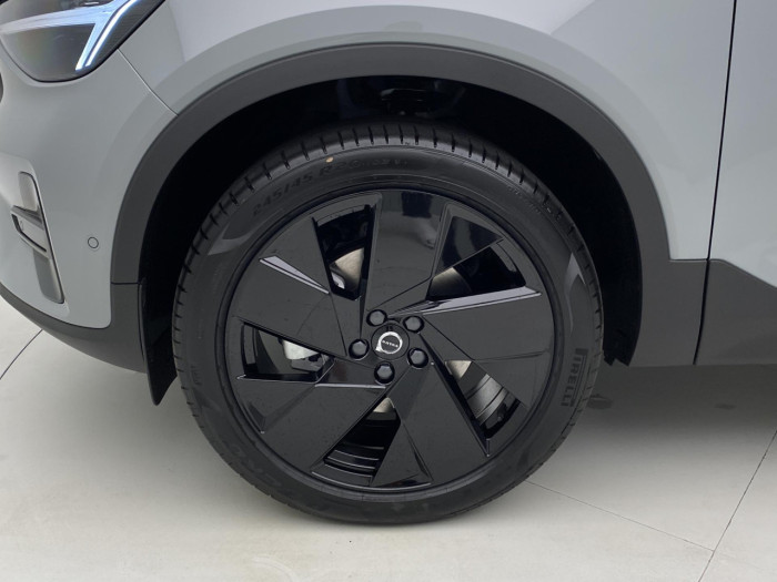 Volvo XC40 B3 AUT PLUS BLACK EDITION na operativní leasing