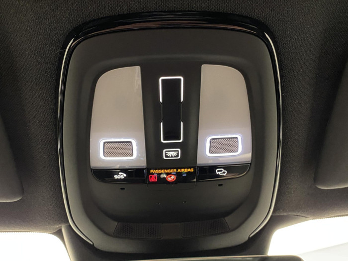 Volvo XC40 B3 AUT PLUS BLACK EDITION na operativní leasing