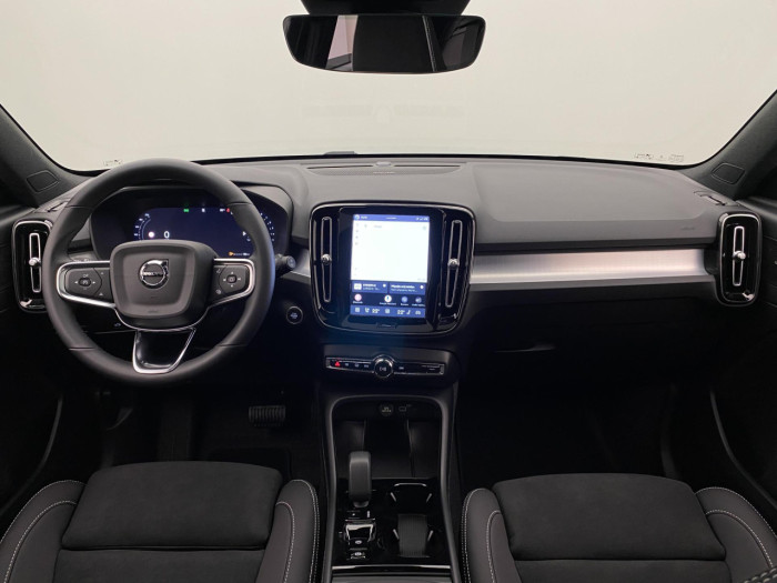 Volvo XC40 B3 AUT PLUS BLACK EDITION na operativní leasing
