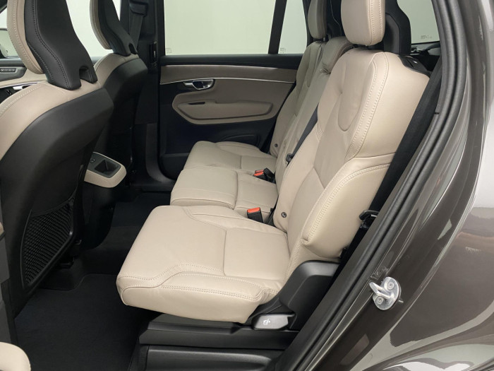 Volvo XC90 B5 AWD AUT DARK PLUS na operativní leasing