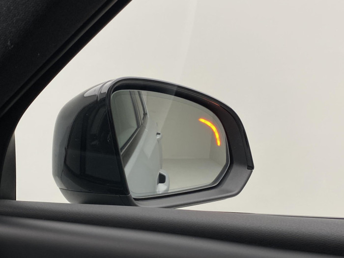 Volvo XC40 B3 AUT PLUS BLACK EDITION na operativní leasing