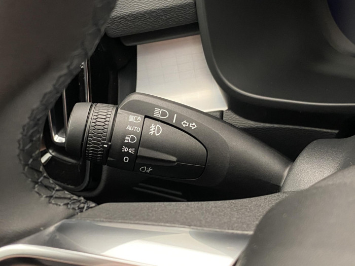 Volvo XC40 B3 AUT PLUS BLACK EDITION na operativní leasing