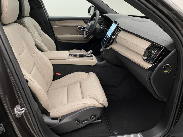 Volvo XC90 B5 AWD AUT DARK PLUS na operativní leasing