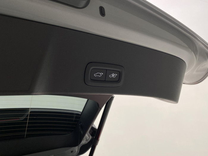 Volvo XC40 B3 AUT PLUS BLACK EDITION na operativní leasing