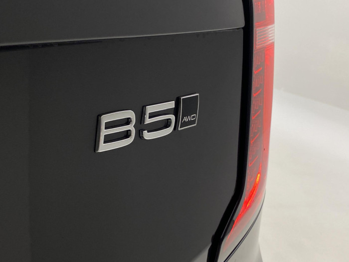 Volvo XC90 B5 AWD AUT DARK PLUS na operativní leasing