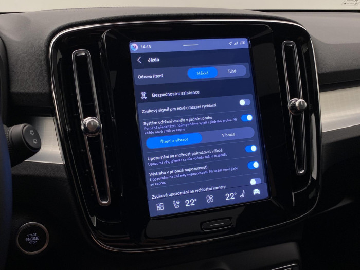 Volvo XC40 B3 AUT PLUS BLACK EDITION na operativní leasing