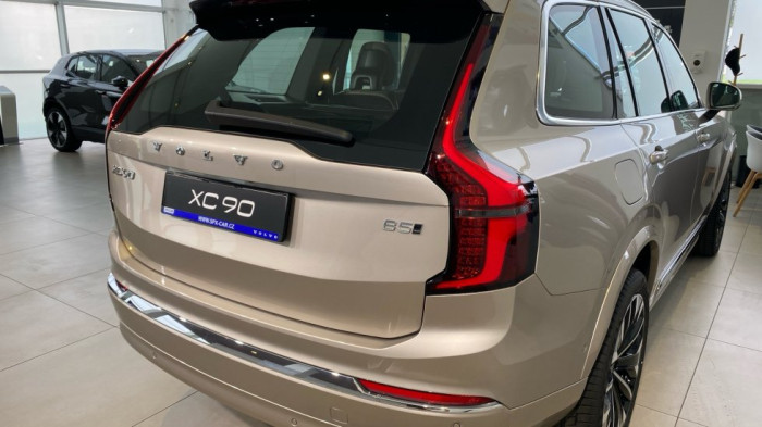 Volvo XC90 PLUS BRIGHT, T8 AWD, 228+107 kW / 310+145 HP na operativní leasing