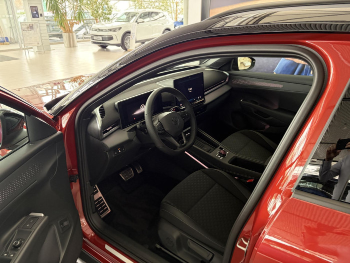 Volkswagen T-Roc R-Line 1,5 eTSI 110 kW 7DSG na operativní leasing