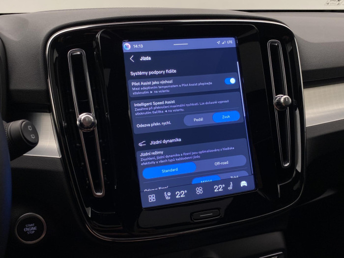 Volvo XC40 B3 AUT PLUS BLACK EDITION na operativní leasing