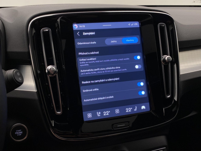 Volvo XC40 B3 AUT PLUS BLACK EDITION na operativní leasing