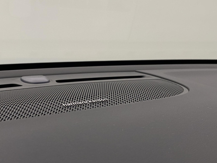 Volvo XC40 B3 AUT PLUS BLACK EDITION na operativní leasing