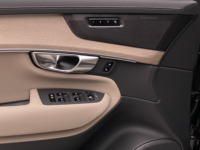 Volvo XC90 B5 AWD AUT DARK PLUS na operativní leasing