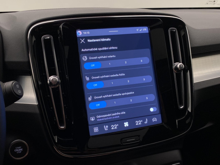 Volvo XC40 B3 AUT PLUS BLACK EDITION na operativní leasing