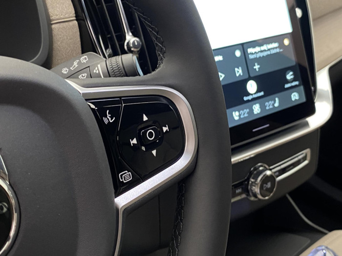 Volvo XC90 B5 AWD AUT DARK PLUS na operativní leasing