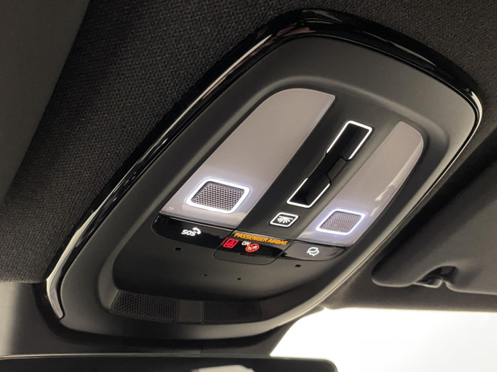 Volvo XC40 B3 AUT PLUS BLACK EDITION na operativní leasing