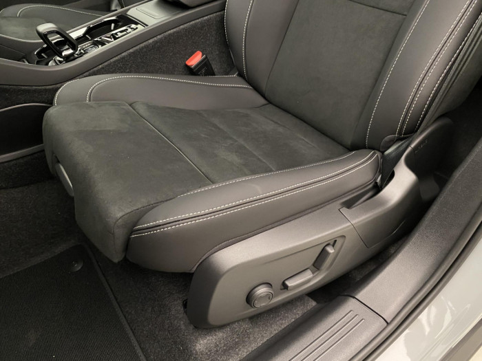 Volvo XC40 B3 AUT PLUS BLACK EDITION na operativní leasing