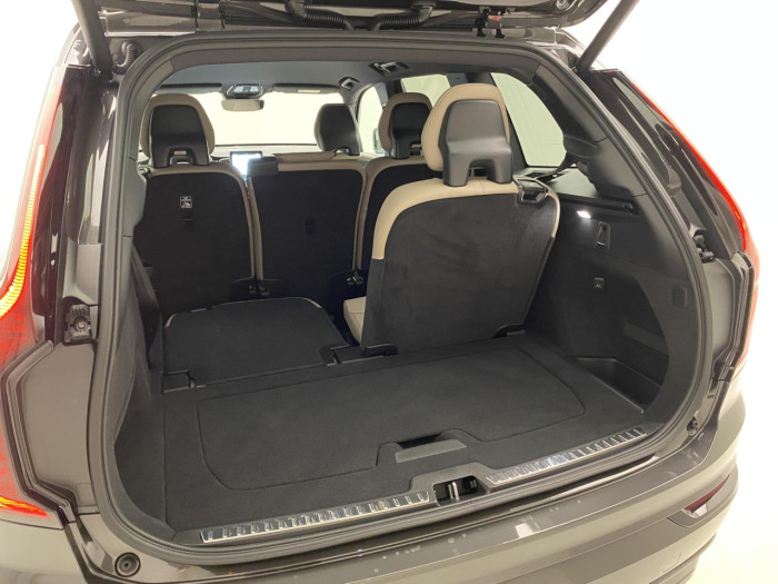 Volvo XC90 B5 AWD AUT DARK PLUS na operativní leasing