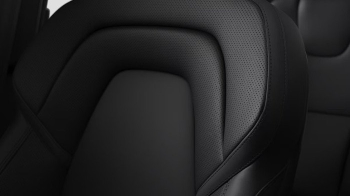 Volvo XC90 ULTRA BLACK EDITION, T8 AWD, 228+107 kW / 310+145 HP na operativní leasing