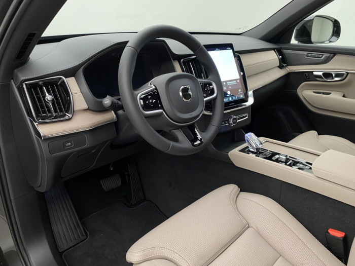 Volvo XC90 B5 AWD AUT DARK PLUS na operativní leasing