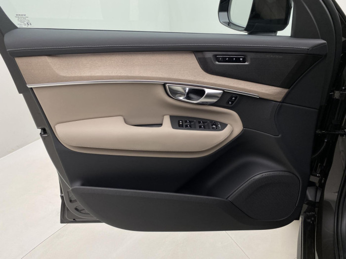 Volvo XC90 B5 AWD AUT DARK PLUS na operativní leasing