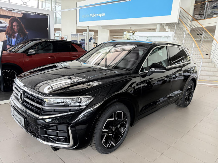 Volkswagen Touareg R-Line V6 3,0 TDI 170 kW 4MOT na operativní leasing