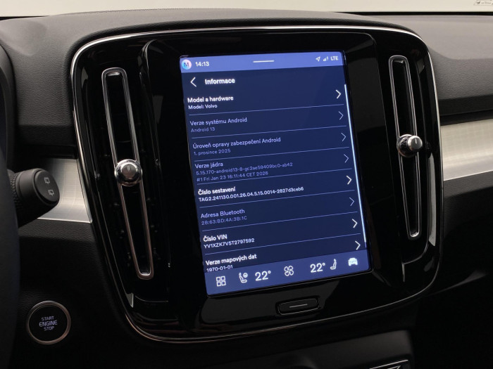 Volvo XC40 B3 AUT PLUS BLACK EDITION na operativní leasing