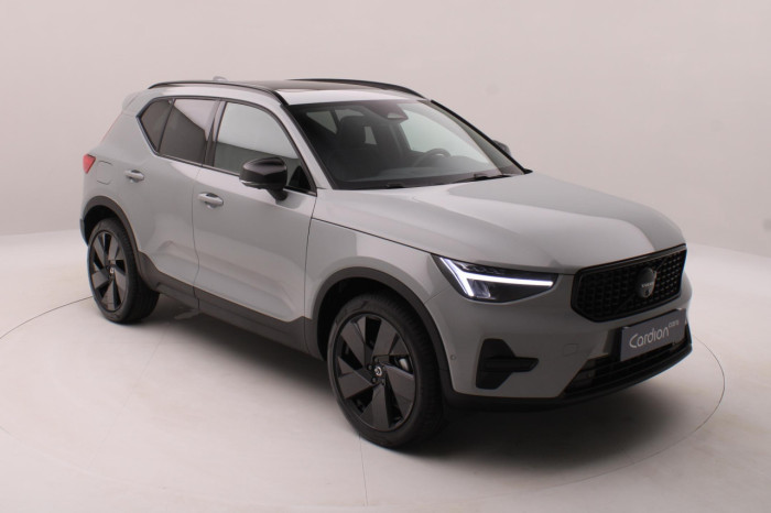 Volvo XC40 B3 AUT PLUS BLACK EDITION na operativní leasing