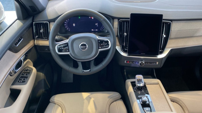 Volvo XC90 PLUS BRIGHT, T8 AWD, 228+107 kW / 310+145 HP na operativní leasing