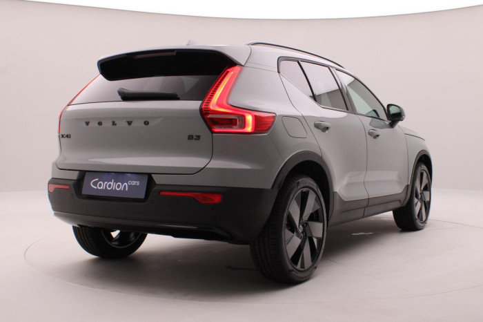 Volvo XC40 B3 AUT PLUS BLACK EDITION na operativní leasing