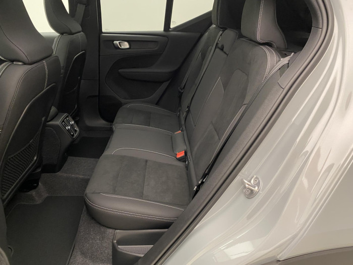 Volvo XC40 B3 AUT PLUS BLACK EDITION na operativní leasing