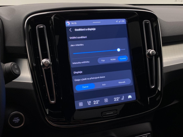 Volvo XC40 B3 AUT PLUS BLACK EDITION na operativní leasing