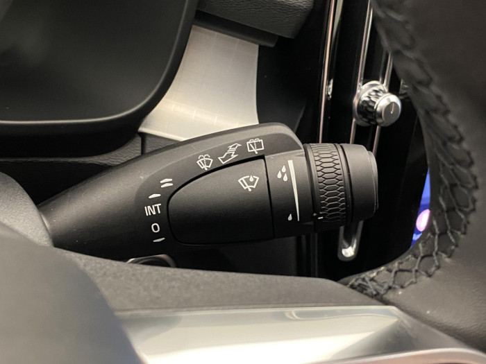 Volvo XC40 B3 AUT PLUS BLACK EDITION na operativní leasing