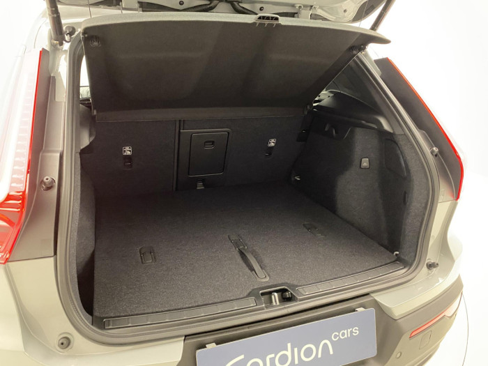 Volvo XC40 B3 AUT PLUS BLACK EDITION na operativní leasing