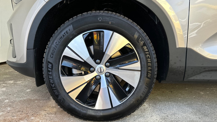 Volvo XC40 2.0 B3 - Benzín - Automat 7st. - 4x2 na operativní leasing