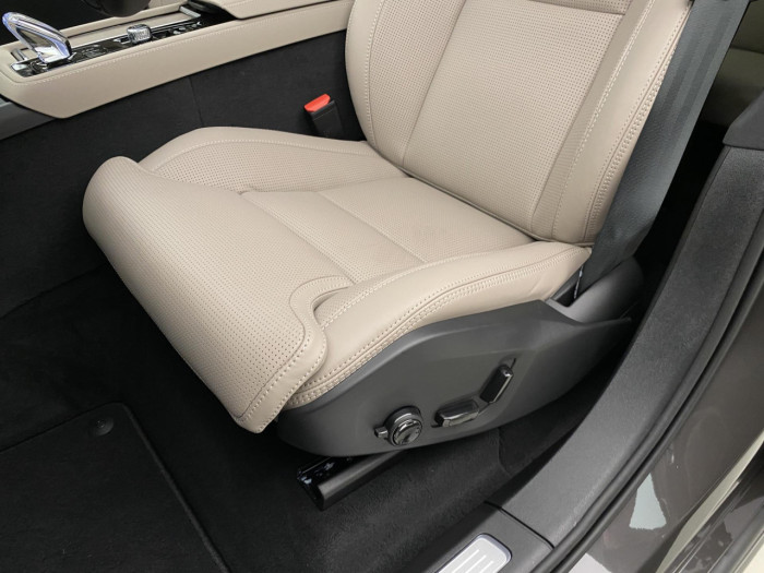 Volvo XC90 B5 AWD AUT DARK PLUS na operativní leasing