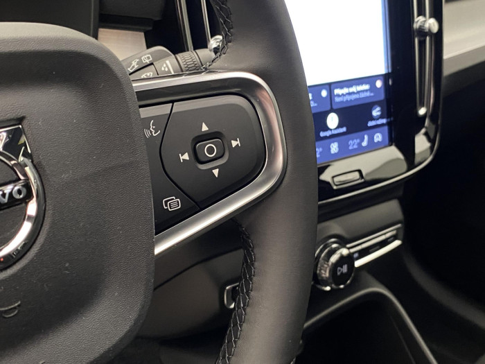 Volvo XC40 B3 AUT PLUS BLACK EDITION na operativní leasing