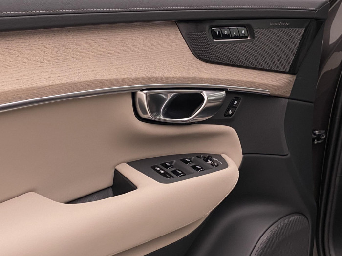 Volvo XC90 B5 AWD AUT DARK PLUS na operativní leasing