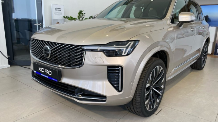 Volvo XC90 PLUS BRIGHT, T8 AWD, 228+107 kW / 310+145 HP na operativní leasing