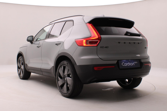 Volvo XC40 B3 AUT PLUS BLACK EDITION na operativní leasing