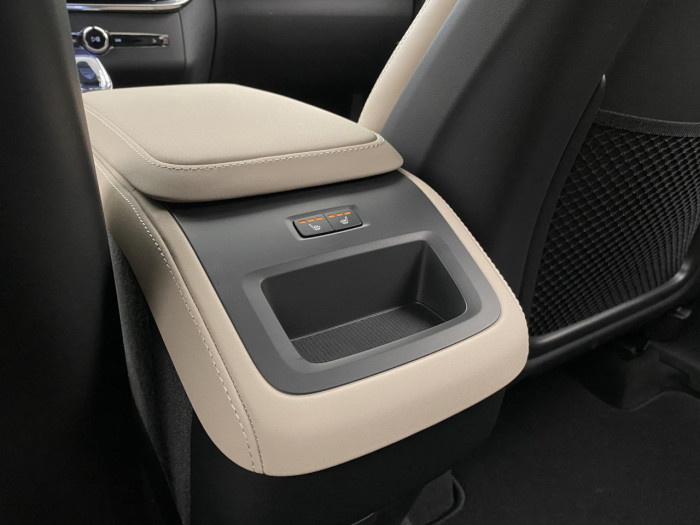 Volvo XC90 B5 AWD AUT DARK PLUS na operativní leasing