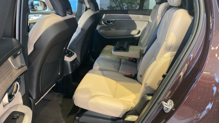 Volvo XC90 PLUS BRIGHT, B5 AWD, 184+10 kW / 250+14 HP na operativní leasing