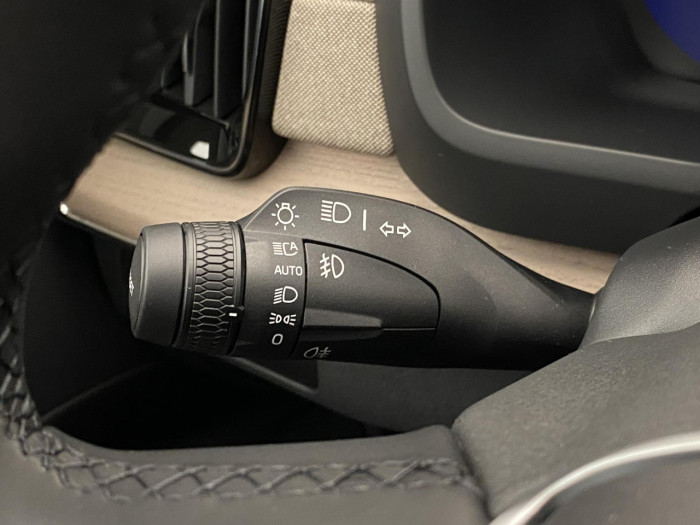 Volvo XC90 B5 AWD AUT DARK PLUS na operativní leasing