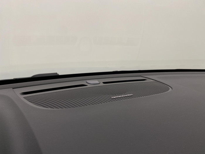 Volvo XC40 B3 AUT PLUS BLACK EDITION na operativní leasing