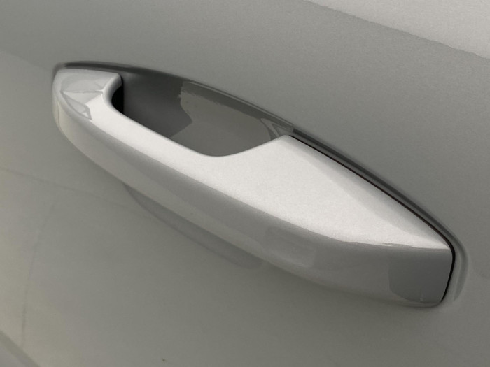 Volvo XC40 B3 AUT PLUS BLACK EDITION na operativní leasing