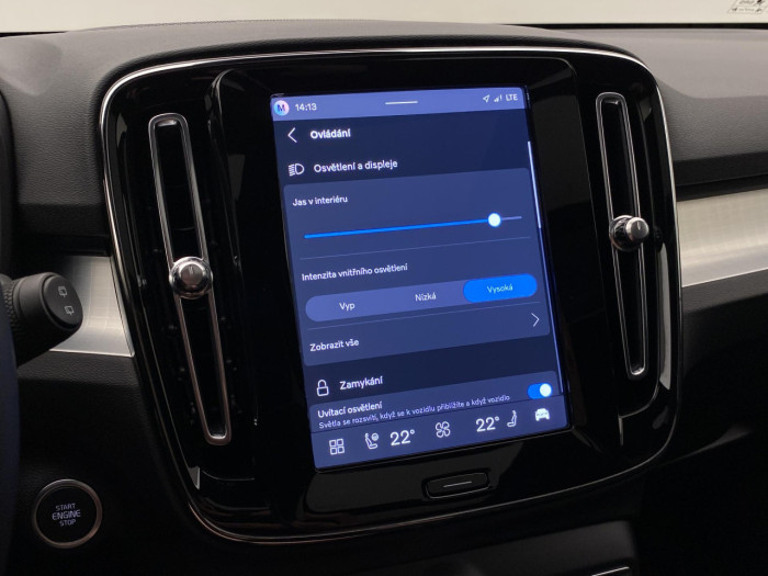 Volvo XC40 B3 AUT PLUS BLACK EDITION na operativní leasing