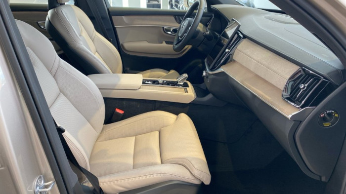 Volvo XC90 PLUS BRIGHT, B5 AWD, 184+10 kW / 250+14 HP na operativní leasing